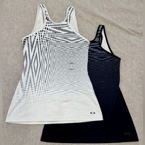 Oakley Women’s Black & White Geometric Racerback Tank Duo